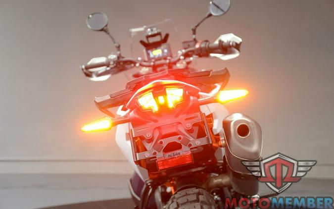 2024 KTM Adventure 890 R