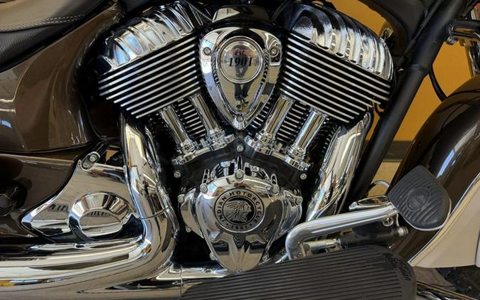 2023 Indian Springfield Bronze Pearl Metallic / Silver Quartz