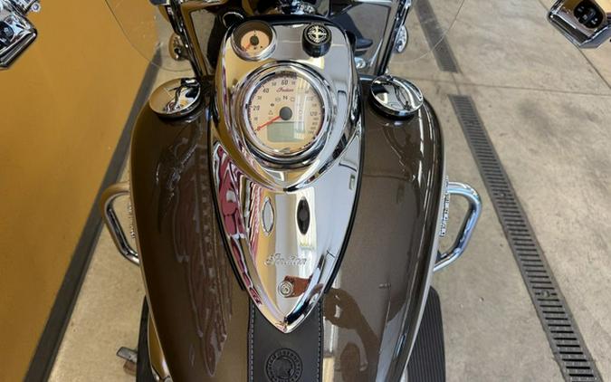 2023 Indian Springfield Bronze Pearl Metallic / Silver Quartz