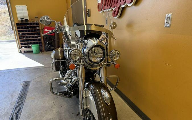 2023 Indian Springfield Bronze Pearl Metallic / Silver Quartz