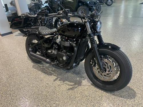 2019 Indian Scout Bobber vs. Triumph Bonneville Bobber Black: Comparison Review