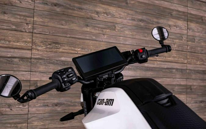 2025 Pulse Carbon Black - Can-Am