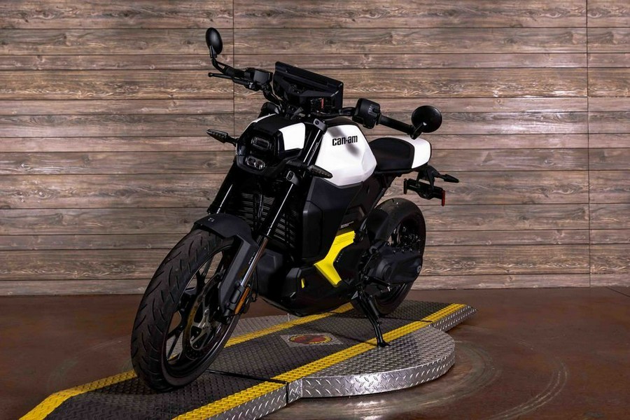 2025 Pulse Carbon Black - Can-Am