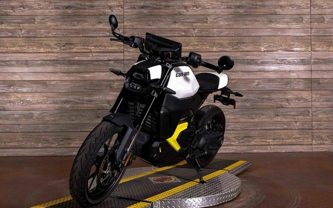 2025 Pulse Carbon Black - Can-Am