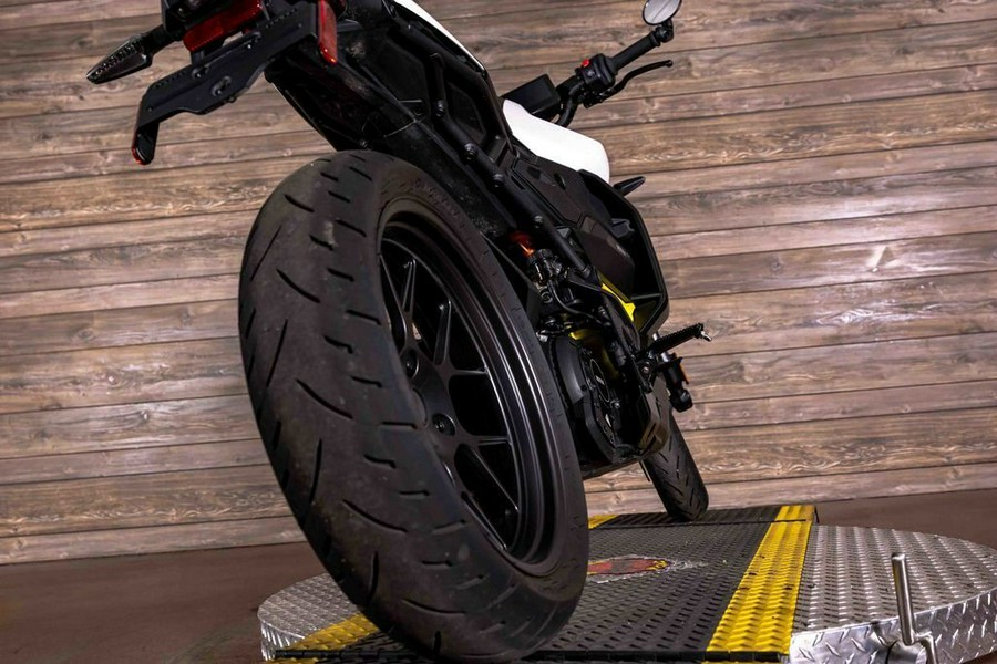 2025 Pulse Carbon Black - Can-Am