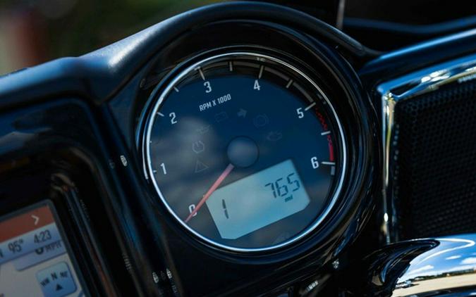 2021 Indian Roadmaster Limited Thunder Black Azure Crystal