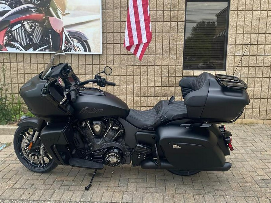 2025 Indian Motorcycle® Pursuit® Dark Horse® Black Smoke