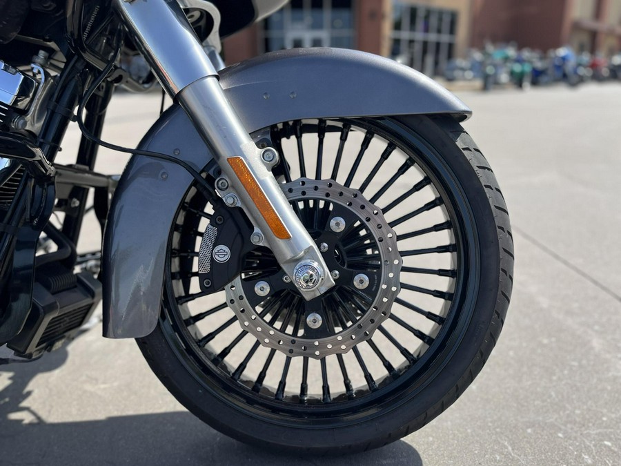 2016 Harley-Davidson® FLTRX Road Glide® Charcoal Pearl 619601