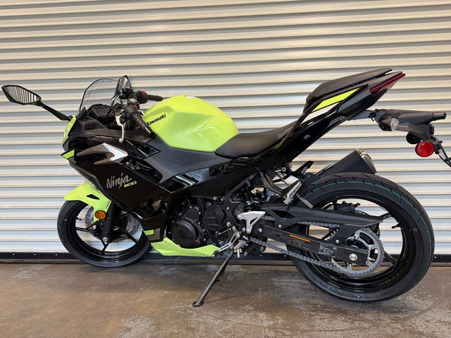 2026 Kawasaki Ninja 500 ABS Metallic Yellowish Green/Ebony ABS