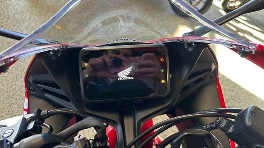 2025 Honda CBR650R E-Clutch