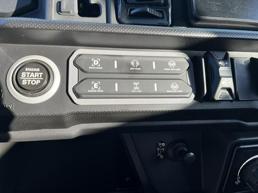 2026 Can-Am® Defender Limited HD11 Desert Tan & Carbon Black