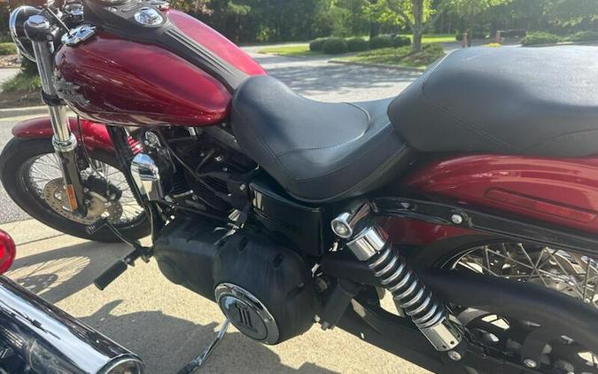 2016 Harley-Davidson Street Bob Velocity Red Sunglo