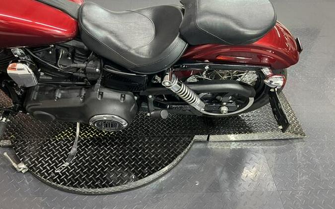 2016 Harley-Davidson Street Bob Velocity Red Sunglo