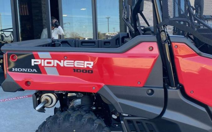 2025 Honda® PIONEER 1000-6 DLX CREW DELUXE