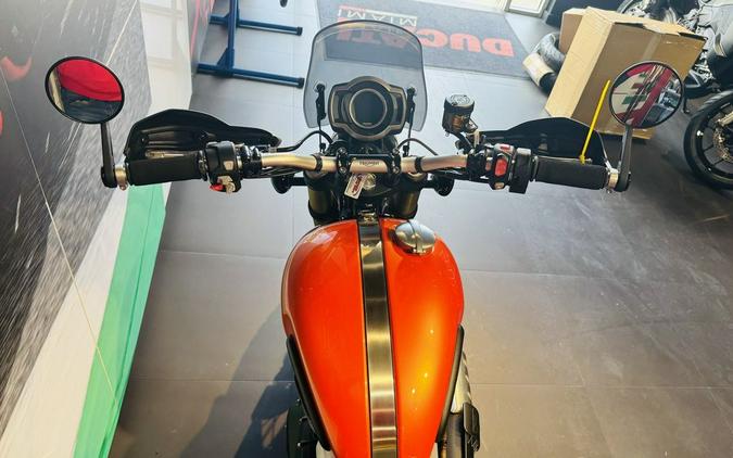 2024 Triumph Scrambler 1200 XE Baja Orange / Phantom Black