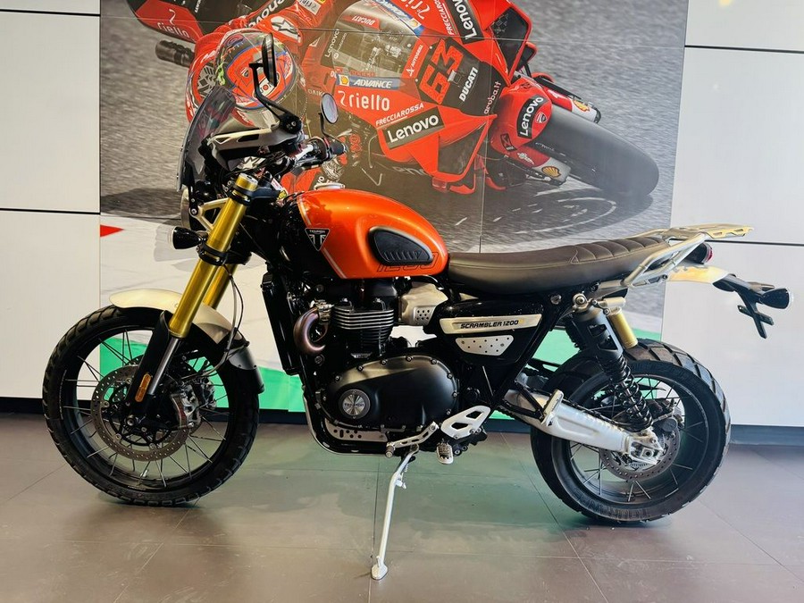 2024 Triumph Scrambler 1200 XE Baja Orange / Phantom Black