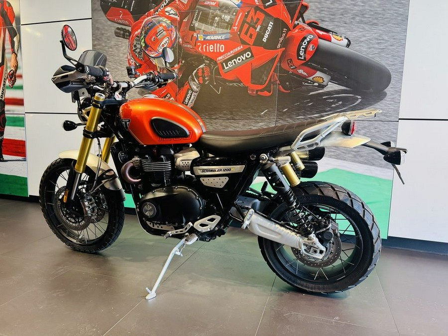 2024 Triumph Scrambler 1200 XE Baja Orange / Phantom Black