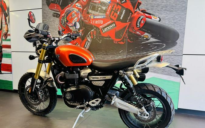 2024 Triumph Scrambler 1200 XE Baja Orange / Phantom Black