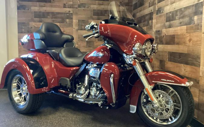 2024 Harley-Davidson Tri Glide Ultra Red Rock / Vivid Black FLHTCUTG