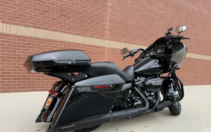 2019 Harley-Davidson® Road Glide® Special Vivid Black