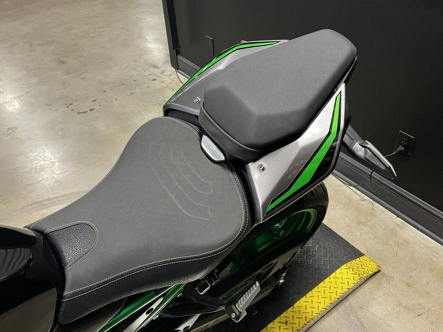 2025 Kawasaki ZR900TSFNL