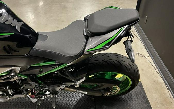 2025 Kawasaki ZR900TSFNL
