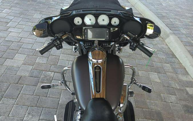 2017 Harley-Davidson® FLHXS - Street Glide® Special