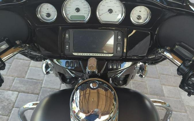 2017 Harley-Davidson® FLHXS - Street Glide® Special