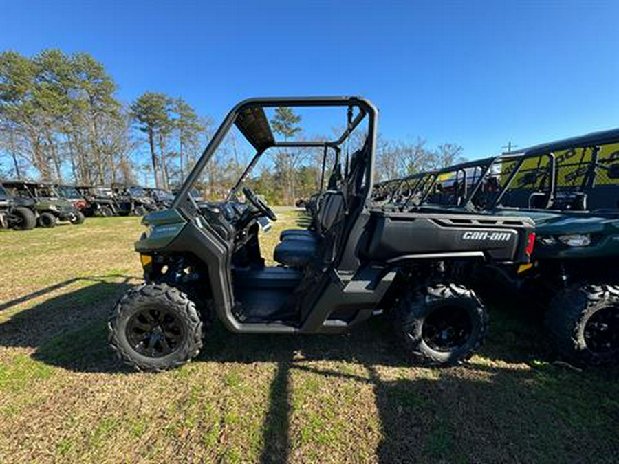 2024 Can-Am Defender DPS HD9