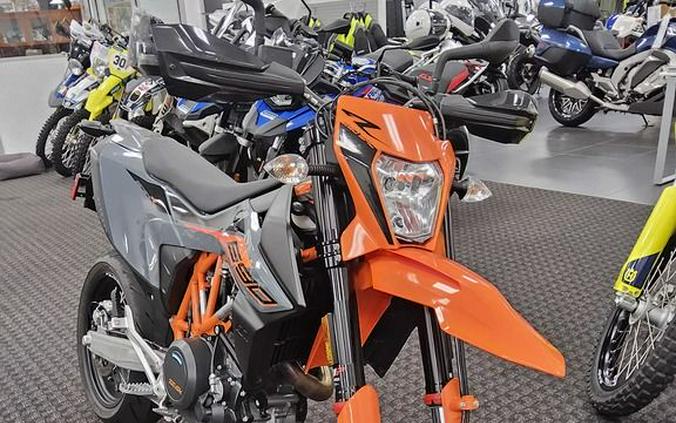 2022 KTM 690 SMC R