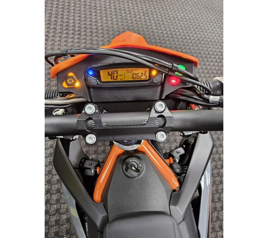 2022 KTM 690 SMC R