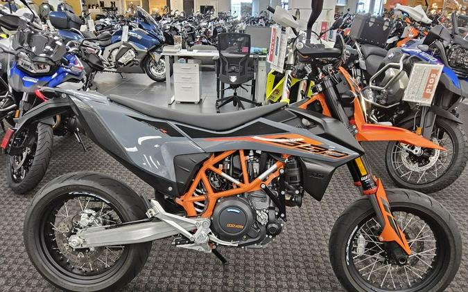 2022 KTM 690 SMC R