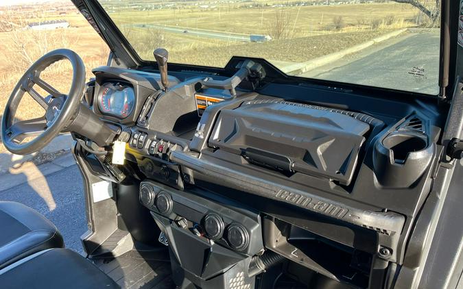 2019 Can-Am Defender XT CAB HD10