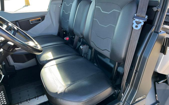 2019 Can-Am Defender XT CAB HD10