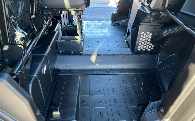 2019 Can-Am Defender XT CAB HD10