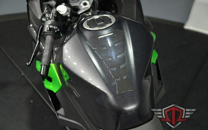 2023 Kawasaki Ninja 400 Matrix Camo Gray/Metallic Matte Carbon