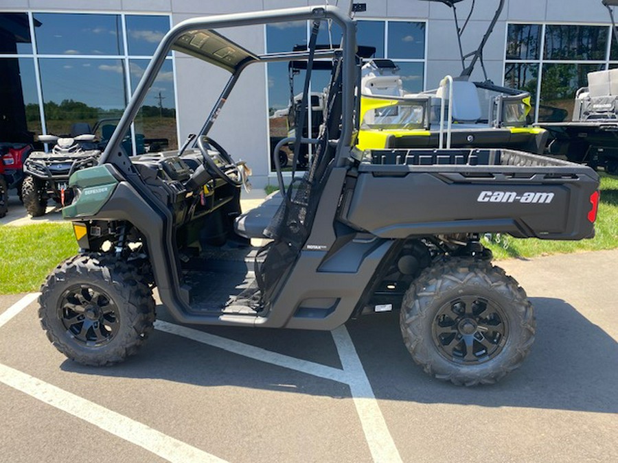 2024 Can-Am™ Defender DPS HD7