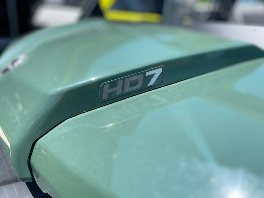 2024 Can-Am™ Defender DPS HD7