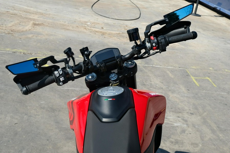 2021 DUCATI HYPERMOTARD 950