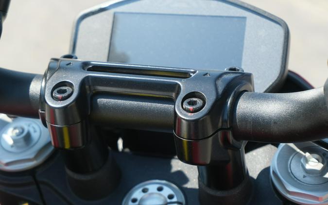 2021 DUCATI HYPERMOTARD 950