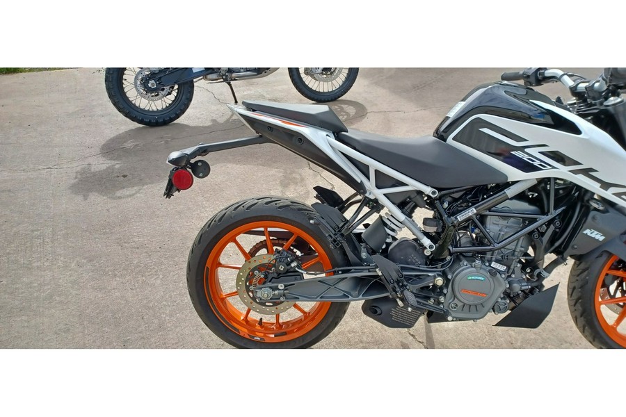 2022 KTM DUKE 200