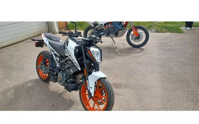 2022 KTM DUKE 200