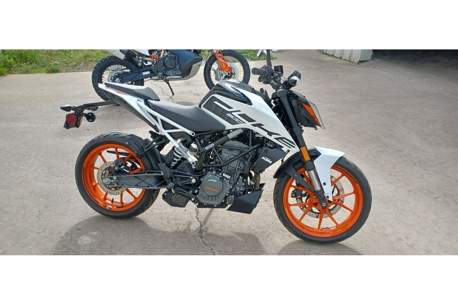 2022 KTM DUKE 200