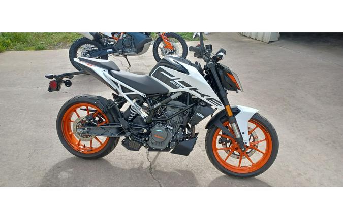 2022 KTM DUKE 200