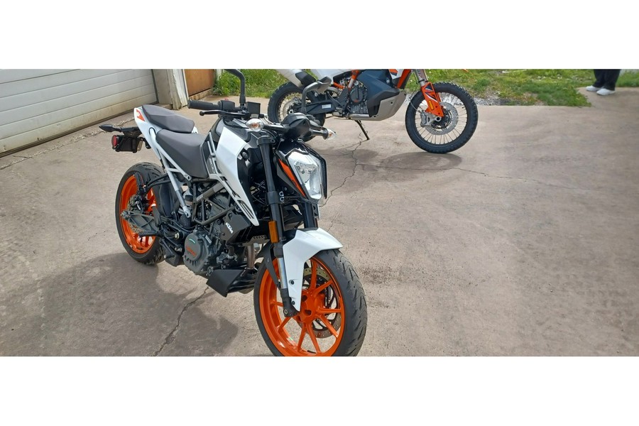 2022 KTM DUKE 200