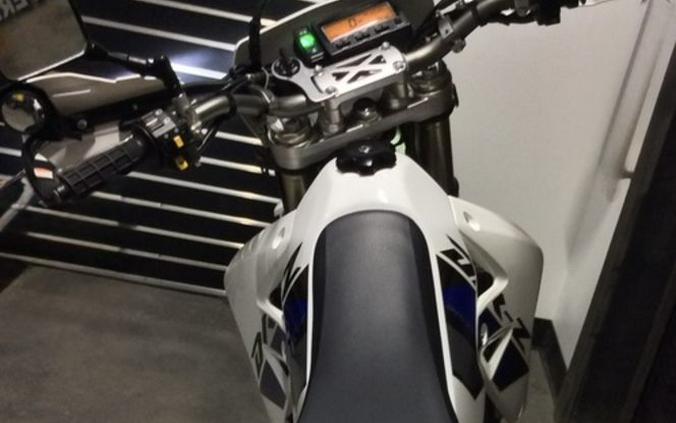 2022 Suzuki DR-Z 400SM Base