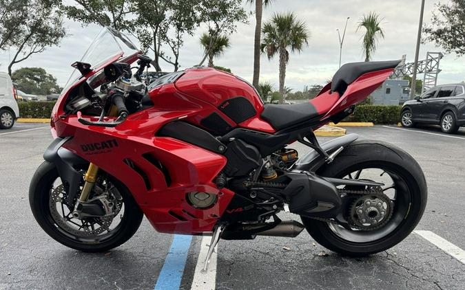 2024 Ducati Panigale V4 S Red