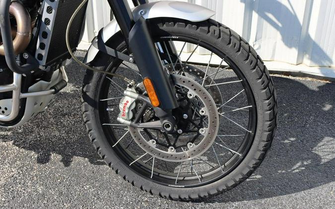 2020 Triumph Scrambler 1200 XC - Showcase Jet Black/Matte Black