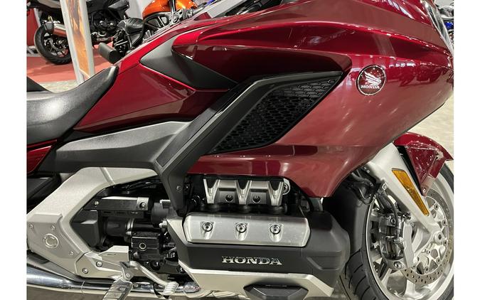 2018 Gold Wing Tour - Candy Ardent Red - Honda