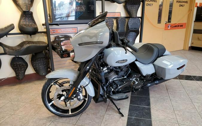 2024 Harley-Davidson Street Glide® Billiard Gray